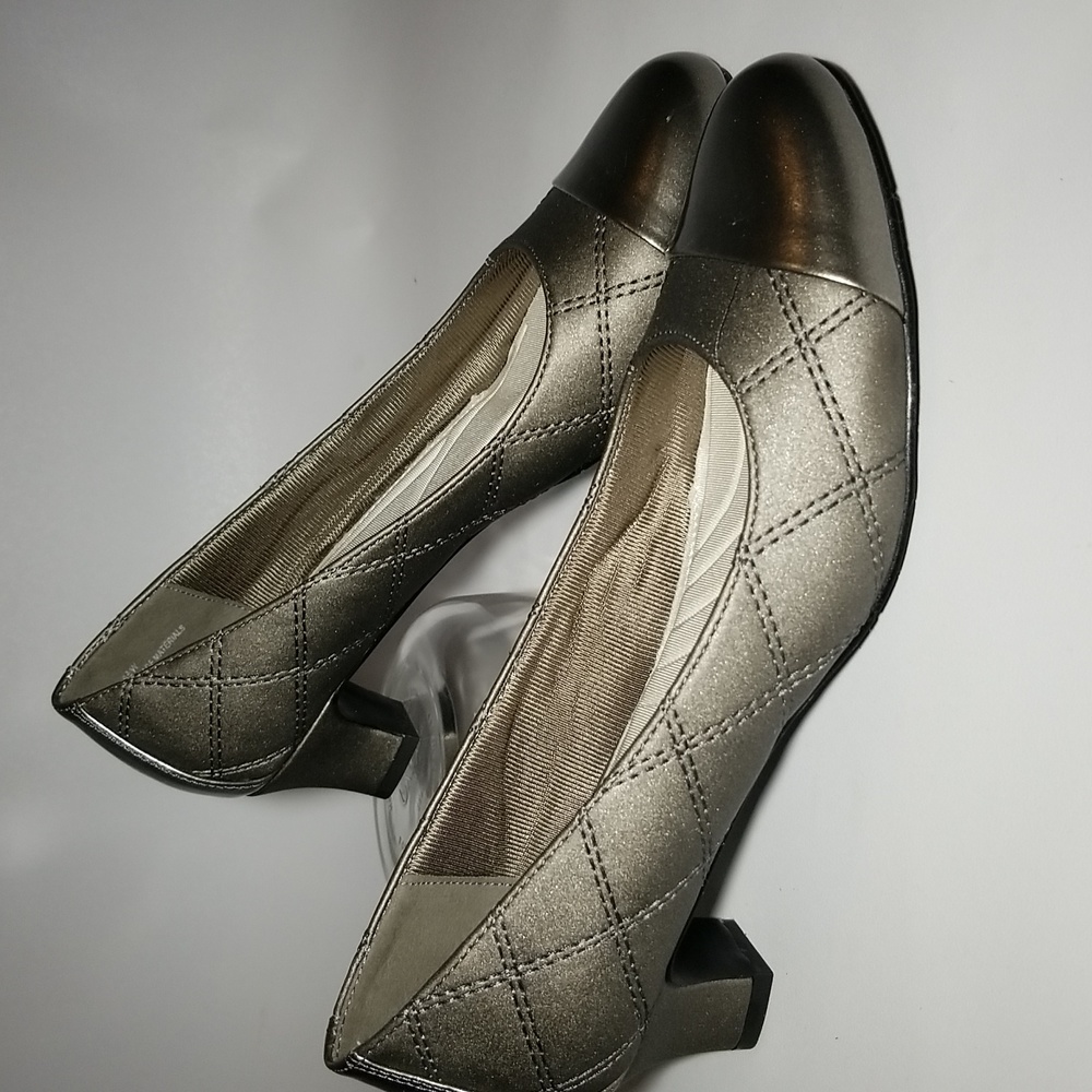 Quilted Shimmer heeled dress shoe.